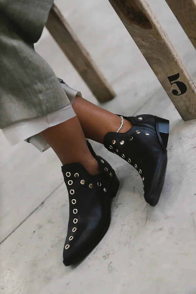 NORTHLINE STUDIO | POINTED STUDDED ANKLE BOOT