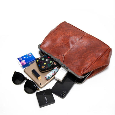 Vintage kiss lock handbag