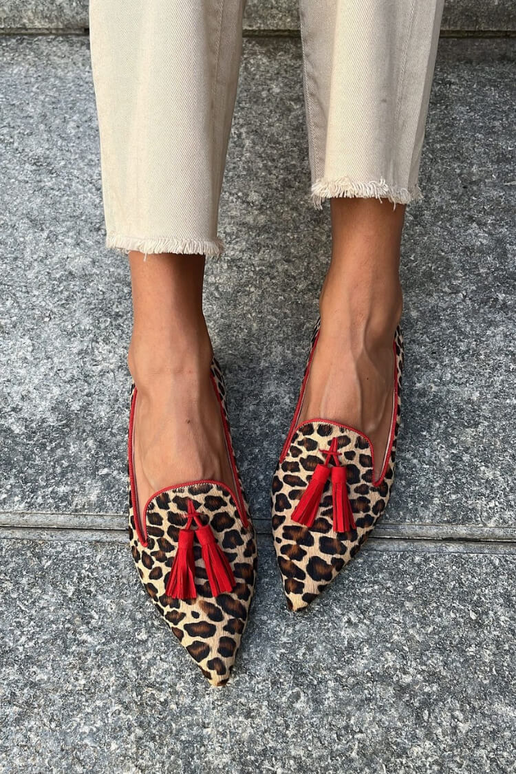 NORTHLINE STUDIO | POINTED LOAFER WITH RED TASSELS