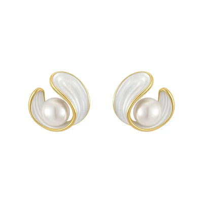 Luxurious white opal earrings with pearls in gold
