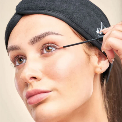 LashAura™ — Wake Up to Naturally Stunning Lashes That Command Attention