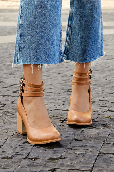 Zefira – Sandals with Simple Ankle Strap and Block Heel