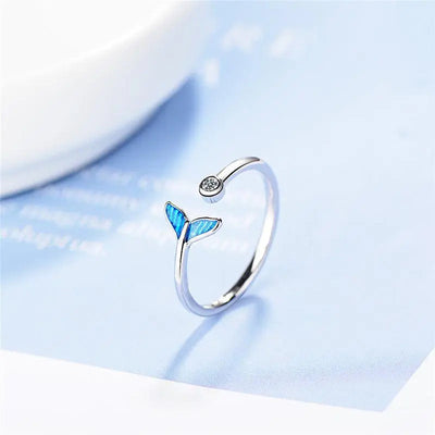 Silver ring with whale tail and zirconia