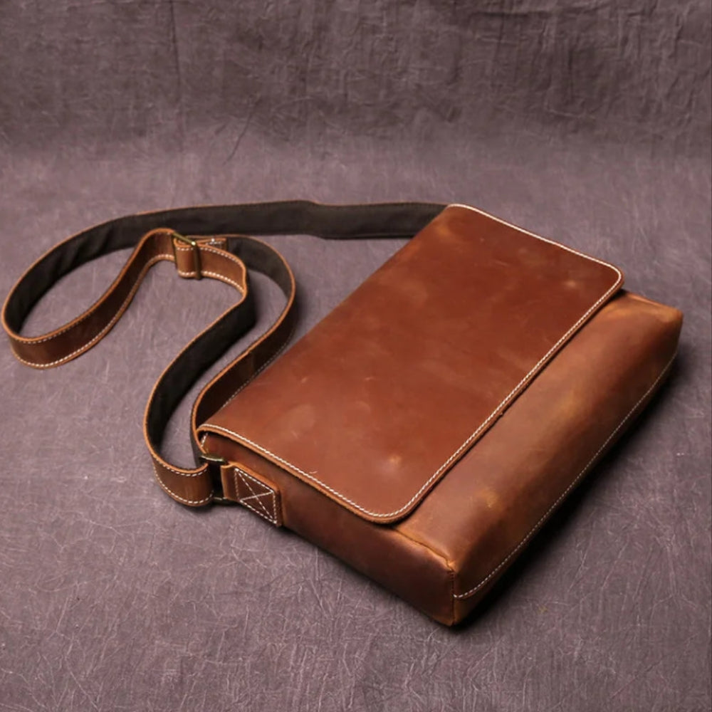 Vinthentic Men's Retro Leather Crossbody Bag