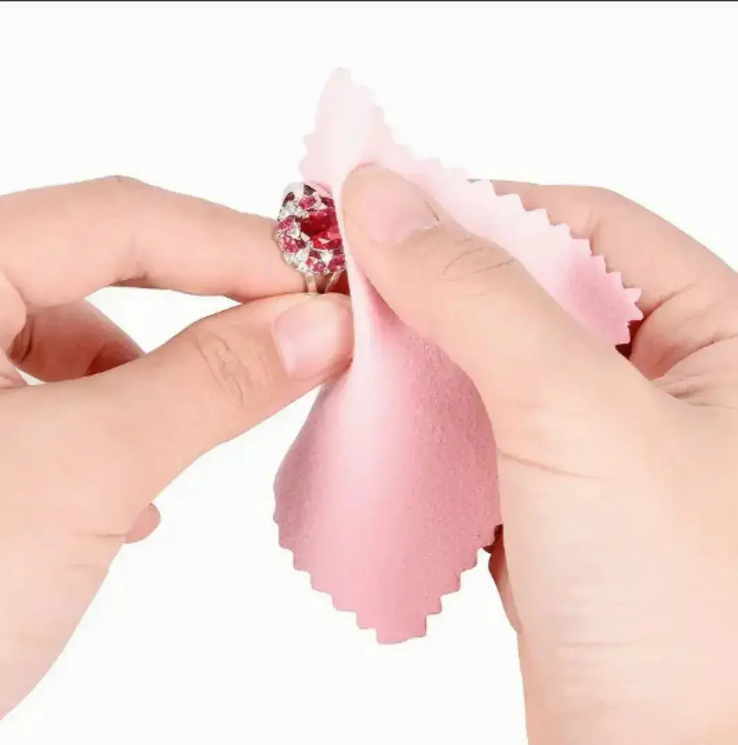 Claire's LuxeShine Jewelry Cleaning Wipes – 50 Ultra-Soft Polishing Cloths for Brilliant Sparkle