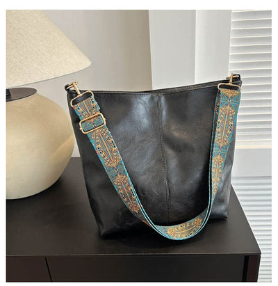 Stylish and practical shoulder bag for women