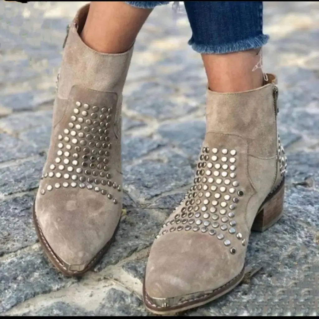 NORTHLINE STUDIO | ANKLE BOOTS WITH STUDS