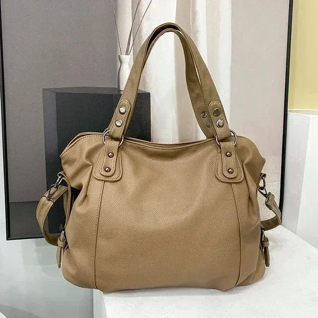 Stylish and versatile leather shoulder bag