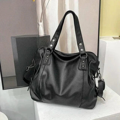 Stylish and versatile leather shoulder bag