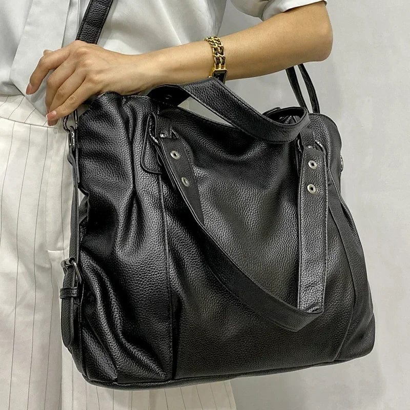 Stylish and versatile leather shoulder bag