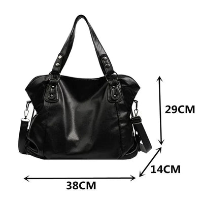 Stylish and versatile leather shoulder bag