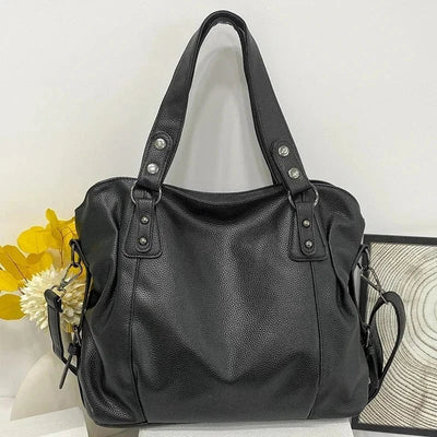 Stylish and versatile leather shoulder bag