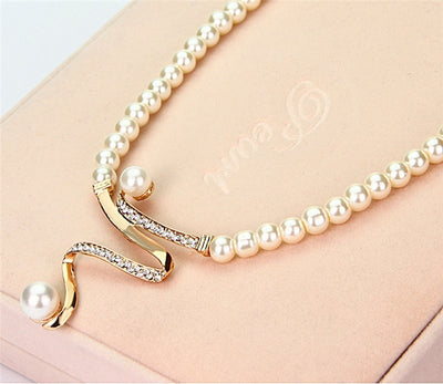 Astraea I Pearl Necklace + FREE EARRINGS