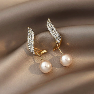 Gold Pearl Earrings with Glitter Element