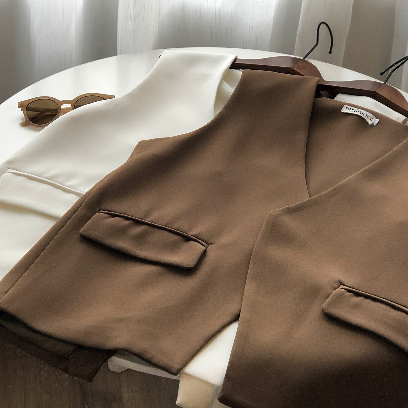 Isabelle DeLacroix L’Inspiration Moderne Vest