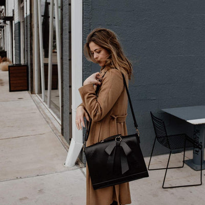 Monika's elegant bow bag