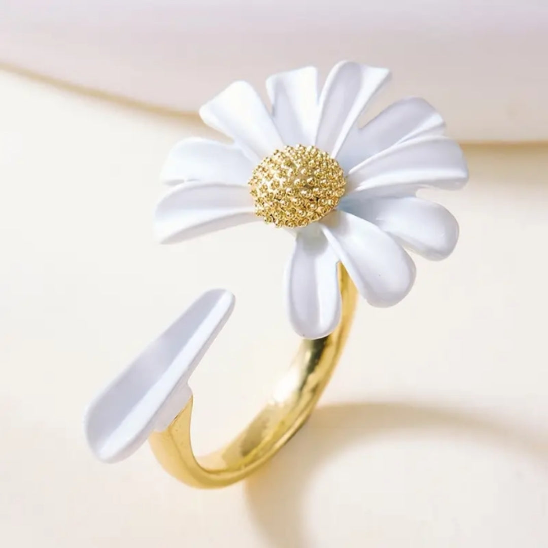 White Daisy Gold Ring