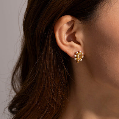 Chic Gold Earrings with Pearls