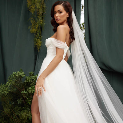 Women’s Bridal Gown – Strapless Sweetheart Neckline – Tulle Overlay – Full Train