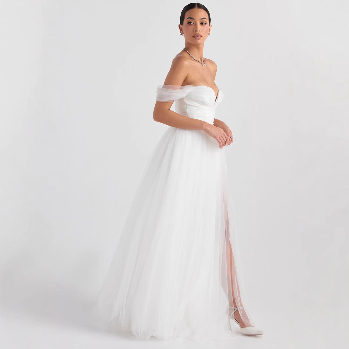 Women’s Bridal Gown – Strapless Sweetheart Neckline – Tulle Overlay – Full Train