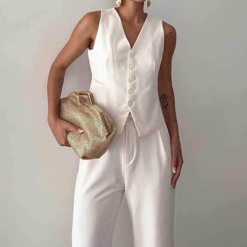 Women’s Cropped Top – Sleeveless V-Neck – Tailored Fit – Button Front – Woven Fabric