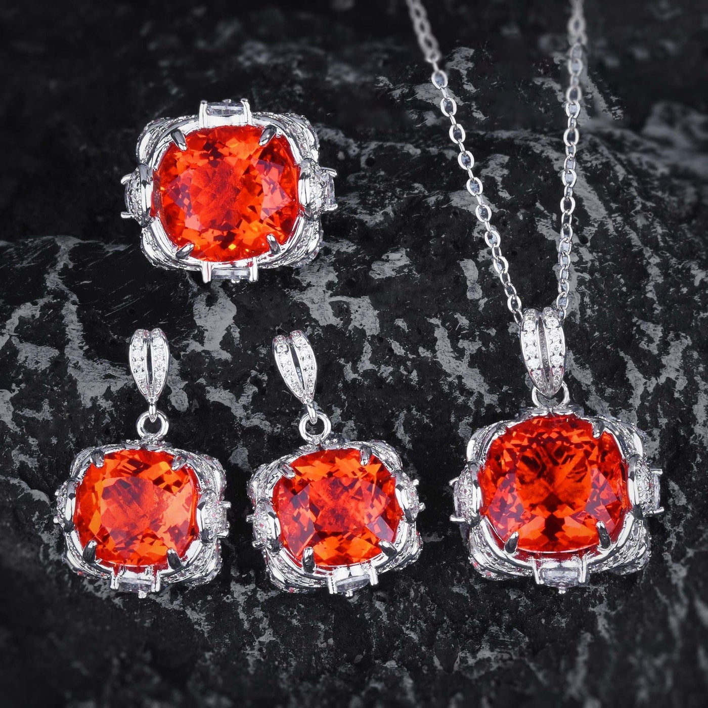 Velora Thandrelle Emerald Green Set | White Gold 14k