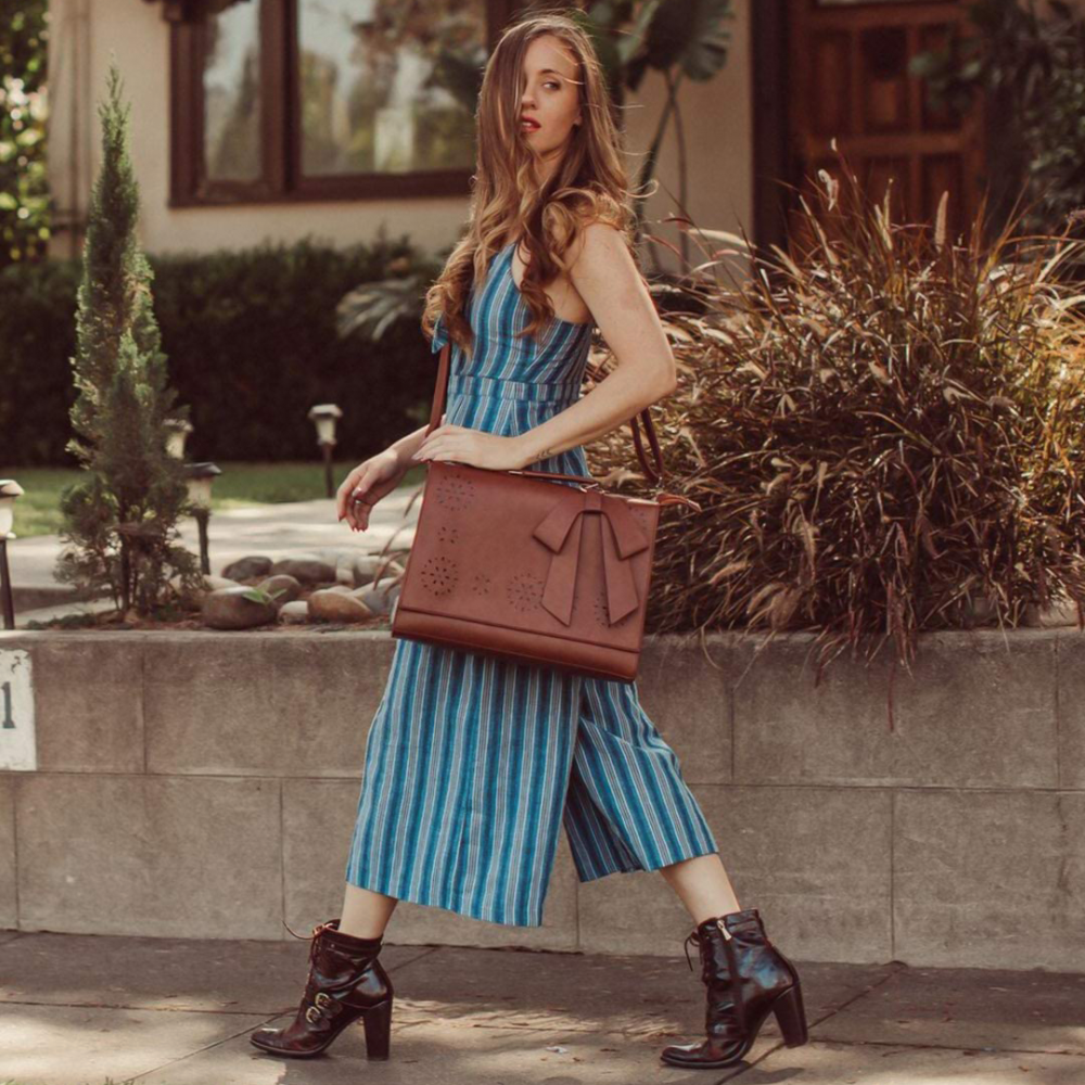 Monika's elegant bow bag