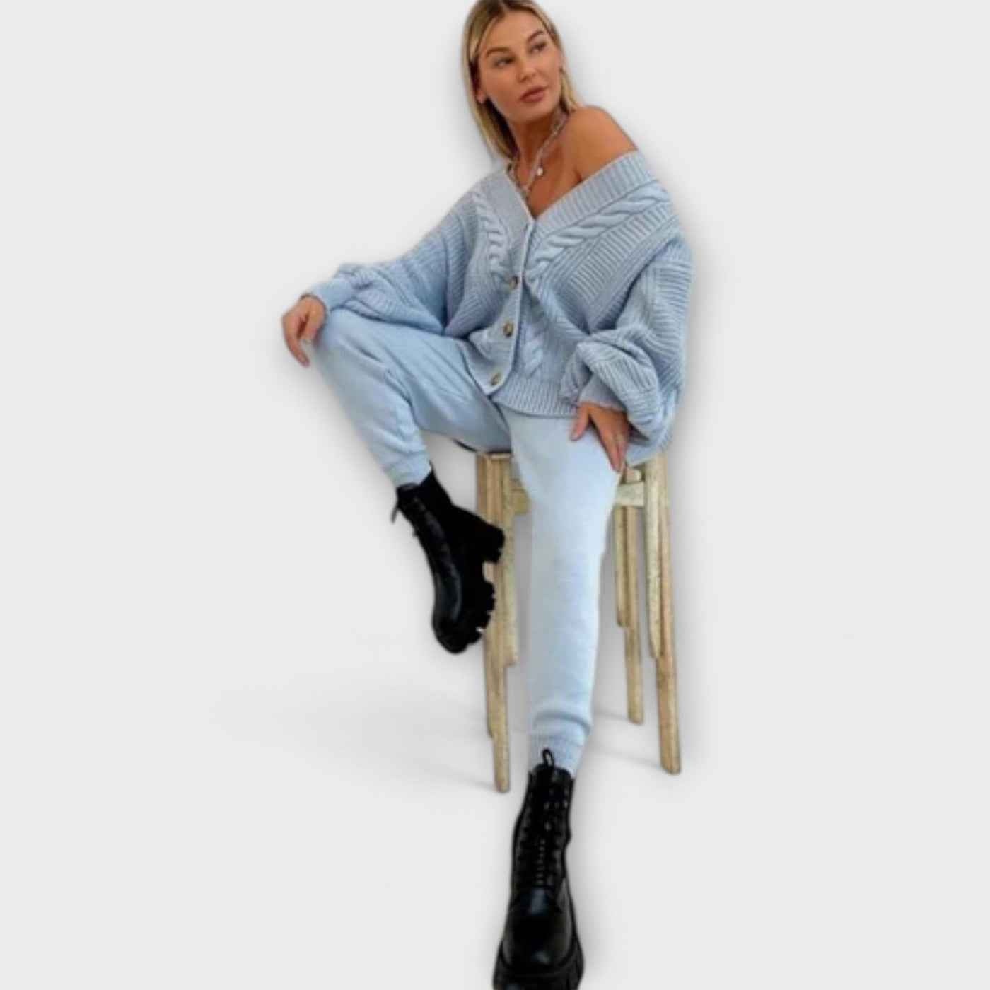 Elegant 2-Piece Set with Cardigan and Comfortable Pants