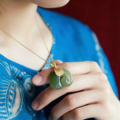 Aureum I Stone Elephant Pendant