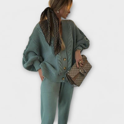 Elegant 2-Piece Set with Cardigan and Comfortable Pants