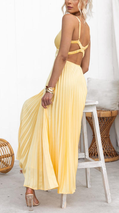 Nayeli | Elegant Pleated V-Neck Maxi Dress