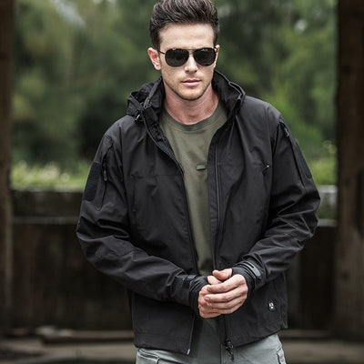 Men’s Jacket – Tailored Fit – Windproof Softshell – Hooded – Multi-Pocket – Zipper Closure