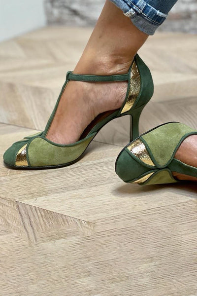 Wilenia – Closed-Toe Heels with T-Strap
