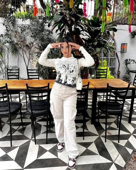 VeloriaEase™ — Feel Fresh, Flawless, and Fierce All Day Long