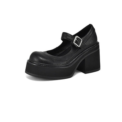 Brzyska - Shoes made of patent leather on a thick platform
