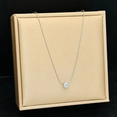 Cléa moissanite stone necklace