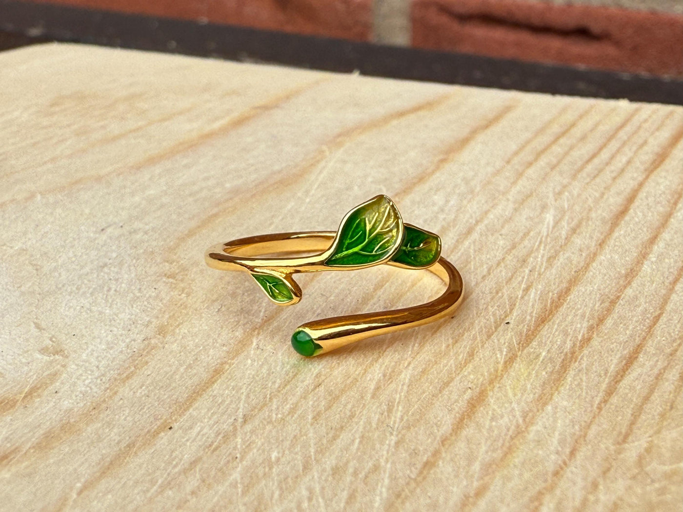 Green Ivy Leaf Silver Ring