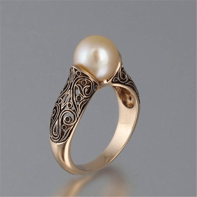 Vintage pearl ring with gold setting