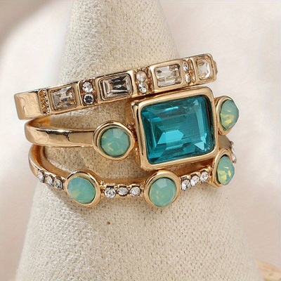 Ring set with ocean blue crystals