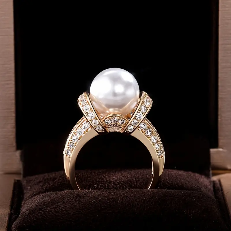 Elegant zirconia ring with pearl