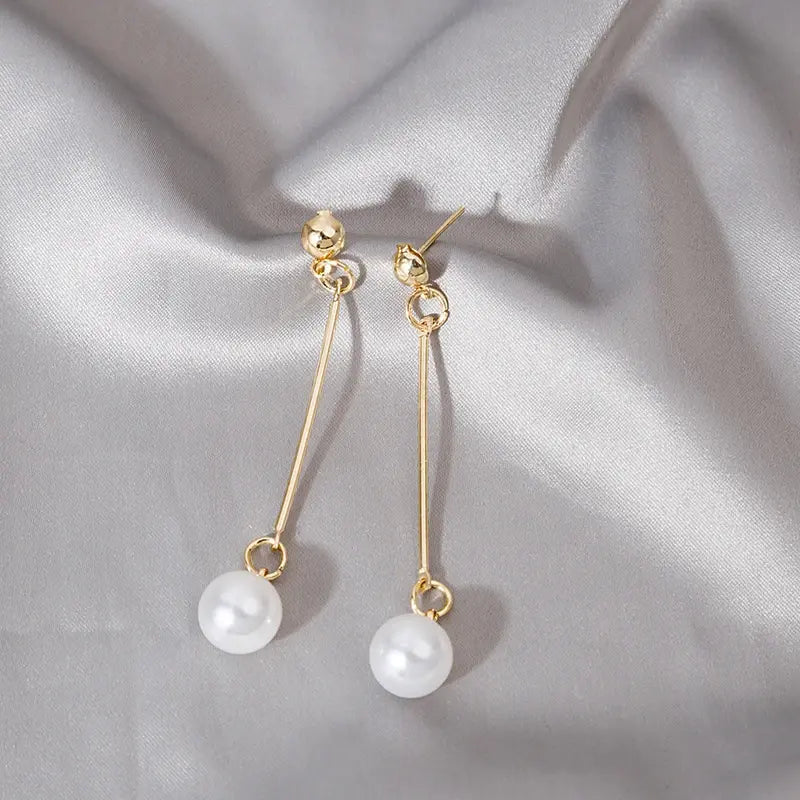 Luxurious dangling earrings with special hand-placed pearls