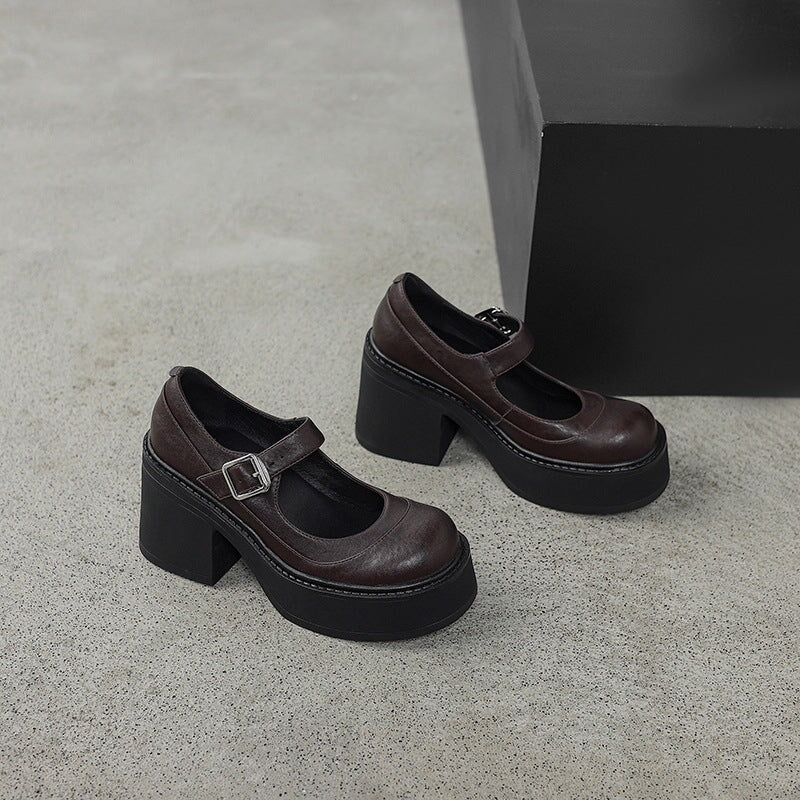 Brzyska - Shoes made of patent leather on a thick platform