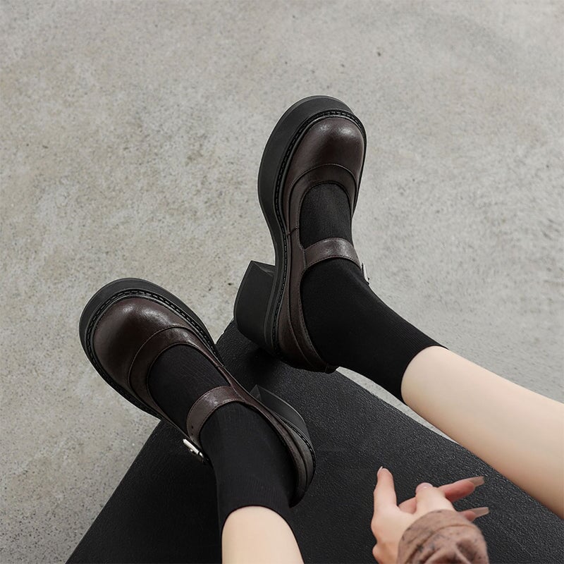 Brzyska - Shoes made of patent leather on a thick platform