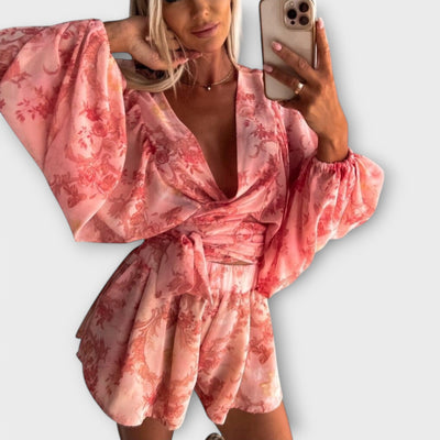 Cropped set with belt and long sleeves